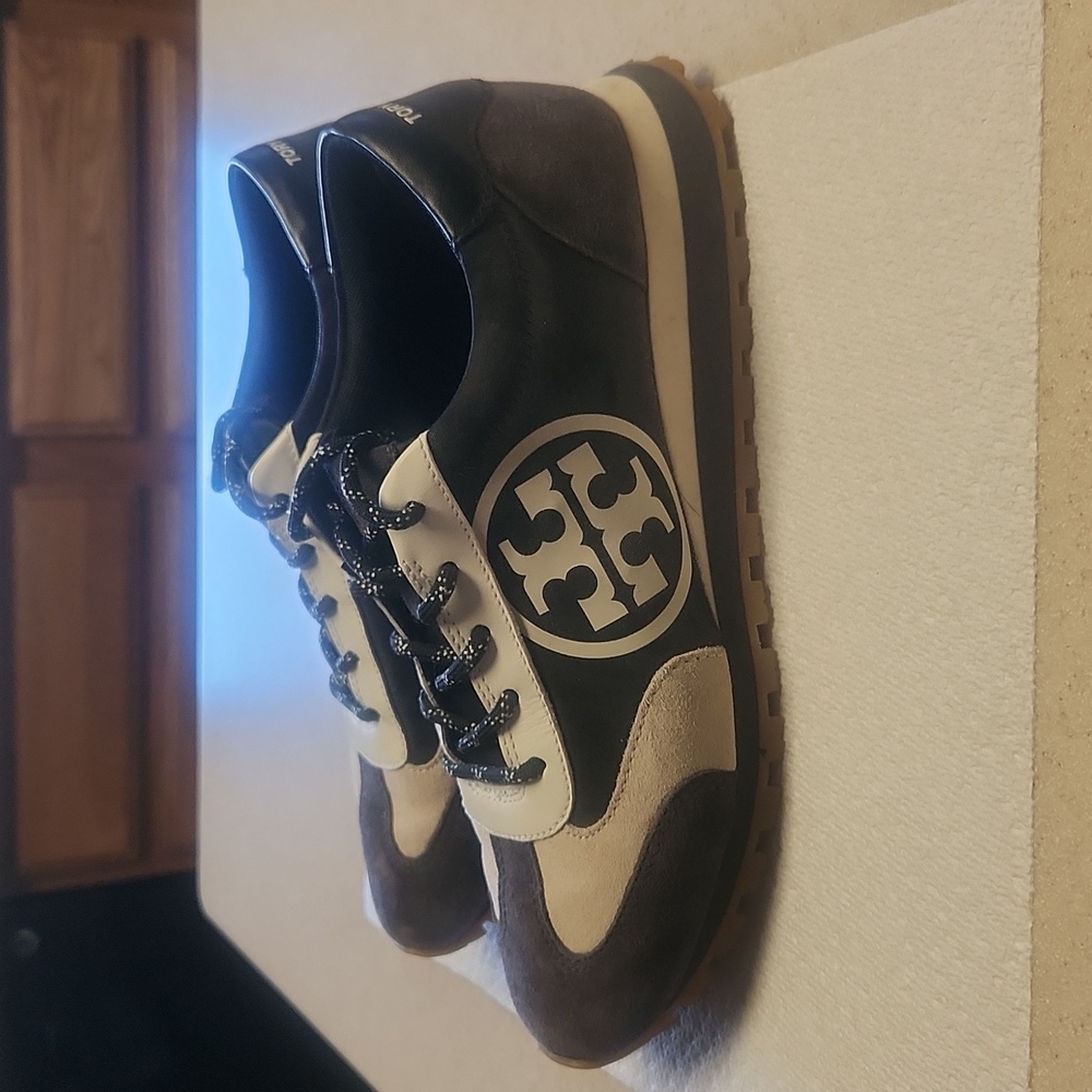 NWOB Tory Burch Vintage Nylon Sneakers/Gym Shoes, Black/Tan, Women's Size 8 - Picture 5 of 12
